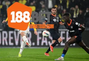Hành quân đến sân của Basaksehir tại vòng 35 Super Lig, Fenerbahce được dự đoán sẽ chiến thắng để níu giữ hi vọng mong manh trong cuộc đua vô địch với Galatasaray (Ảnh: Daily Sabah).
